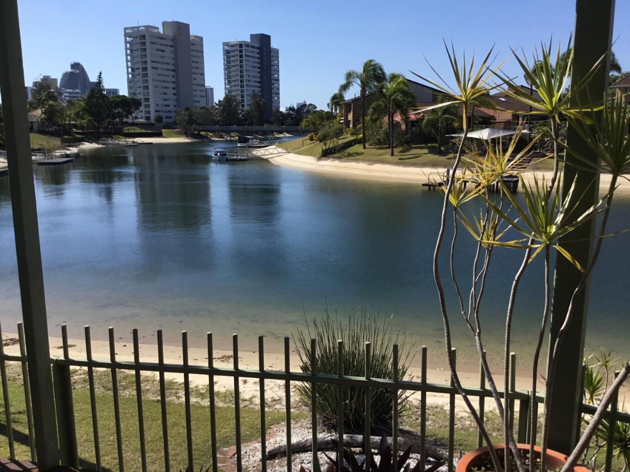 Hotel Plumosa On The Water Gold Coast Exterior foto